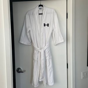 UNDER ARMOUR bathrobe one size fits all NWOT